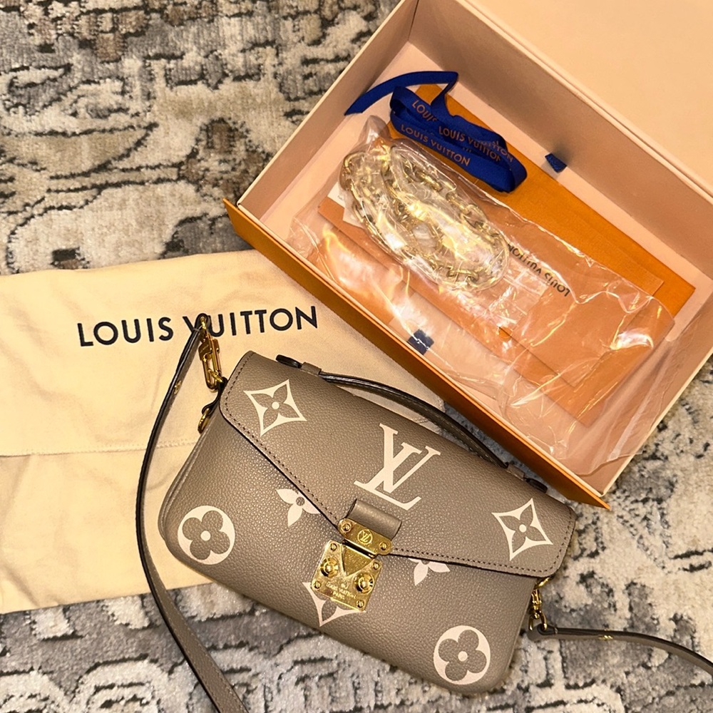Louis Vuitton Pochette Métis East West